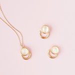 スタージュエリー春の新作 - 宝石を花びらに見立てたネックレスや、チェインが揺れるピアス｜写真7