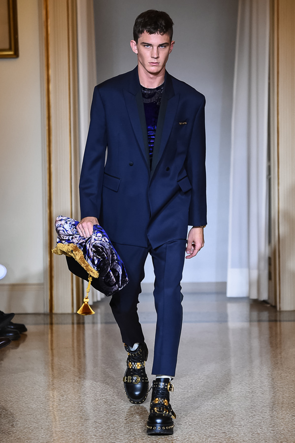 ヴェルサーチェ(VERSACE) 2018-19年秋冬メンズコレクション シルエット - 写真49