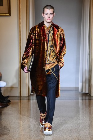 ヴェルサーチ2018年秋冬メンズコレクション  - 心温まる、豪華絢爛な原点回帰｜写真7