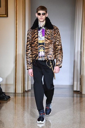 ヴェルサーチ2018年秋冬メンズコレクション  - 心温まる、豪華絢爛な原点回帰｜写真33