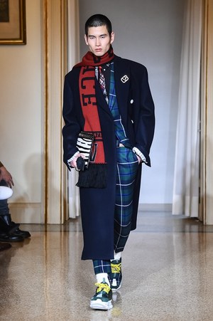 ヴェルサーチ2018年秋冬メンズコレクション  - 心温まる、豪華絢爛な原点回帰｜写真23