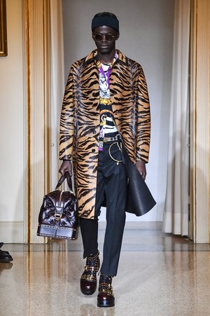 ヴェルサーチ2018年秋冬メンズコレクション  - 心温まる、豪華絢爛な原点回帰｜写真31