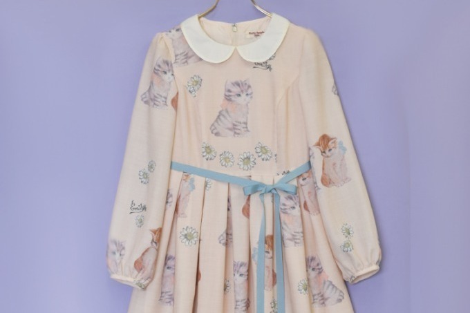 エミリーテンプルキュート「meow」シリーズ、子猫とマーガレット 直販 エミリーテンプルキュート♡猫柄ワンピース ひざ丈ワンピース