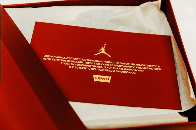 リーバイス×ジョーダン ブランドのコラボシューズ、デニム生地の"エア ジョーダン"｜写真17