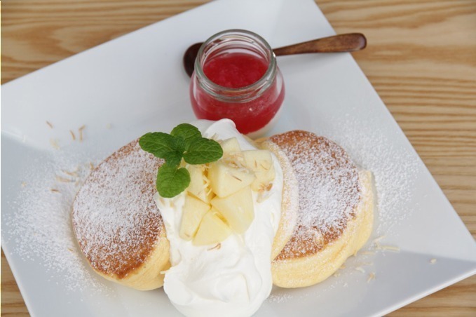 「幸せのパンケーキ」の限定パンケーキ、薔薇＆イチゴやりんごヨーグルトなど｜写真4