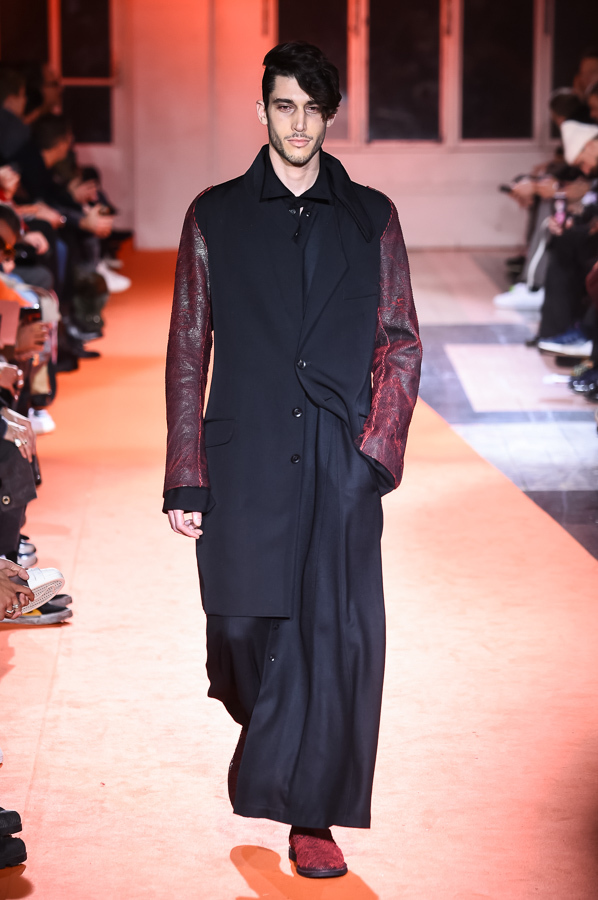 ヨウジヤマモト(Yohji Yamamoto) 2018-19年秋冬メンズコレクション  - 写真18