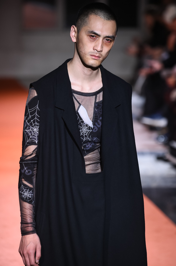 ヨウジヤマモト(Yohji Yamamoto) 2018-19年秋冬メンズコレクション  - 写真56