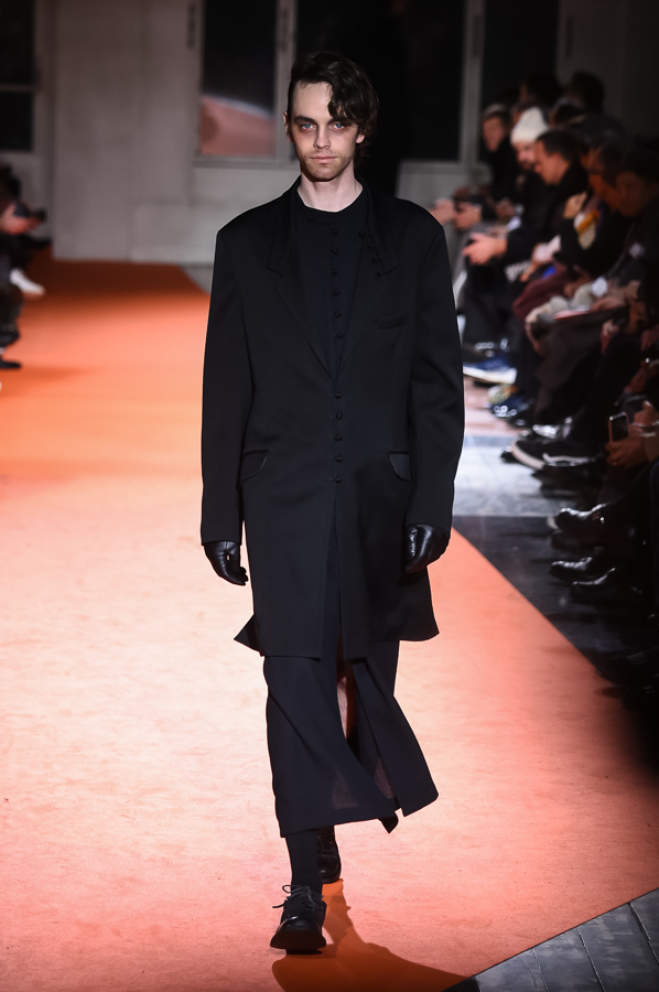 ヨウジヤマモト(Yohji Yamamoto) 2018-19年秋冬メンズコレクション  - 写真76