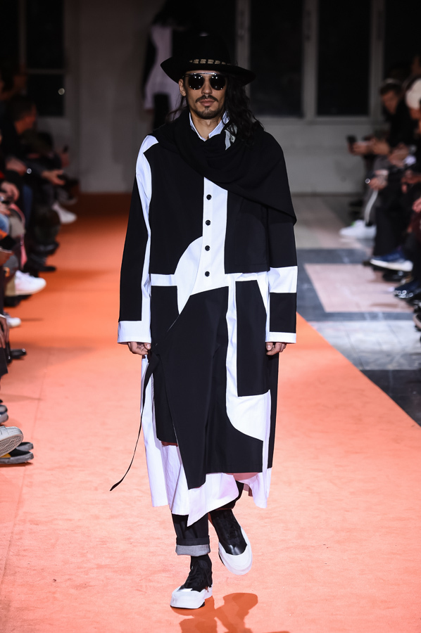 ヨウジヤマモト(Yohji Yamamoto) 2018-19年秋冬メンズコレクション  - 写真41