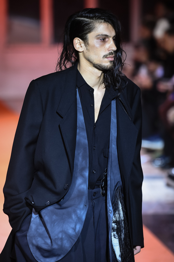 ヨウジヤマモト(Yohji Yamamoto) 2018-19年秋冬メンズコレクション