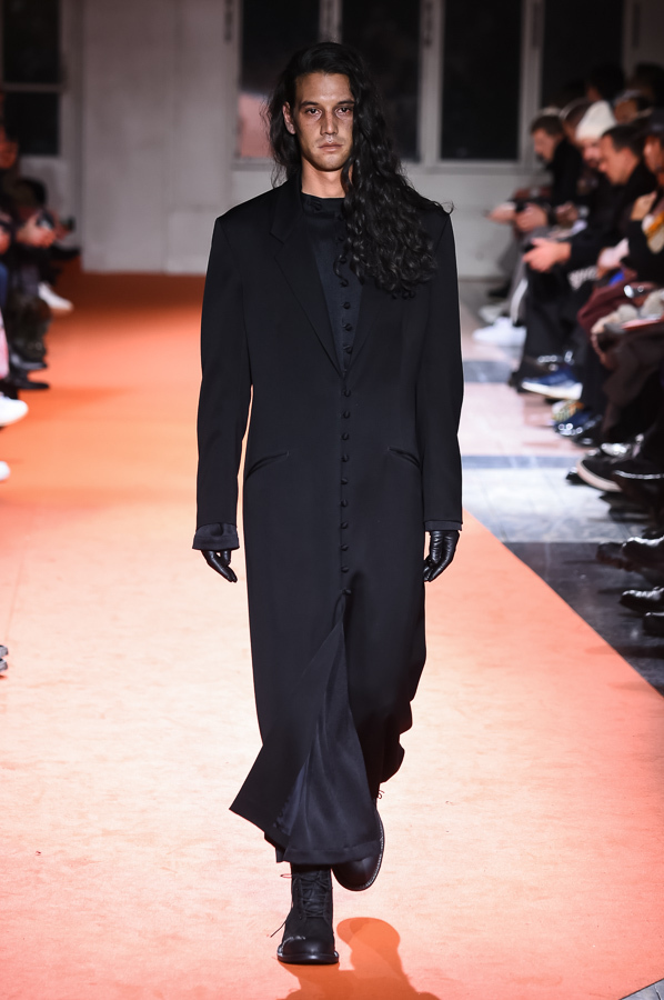 ヨウジヤマモト(Yohji Yamamoto) 2018-19年秋冬メンズコレクション  - 写真75