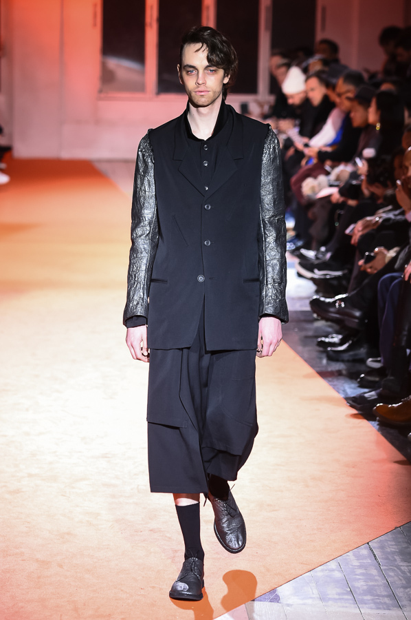 ヨウジヤマモト(Yohji Yamamoto) 2018-19年秋冬メンズコレクション  - 写真14