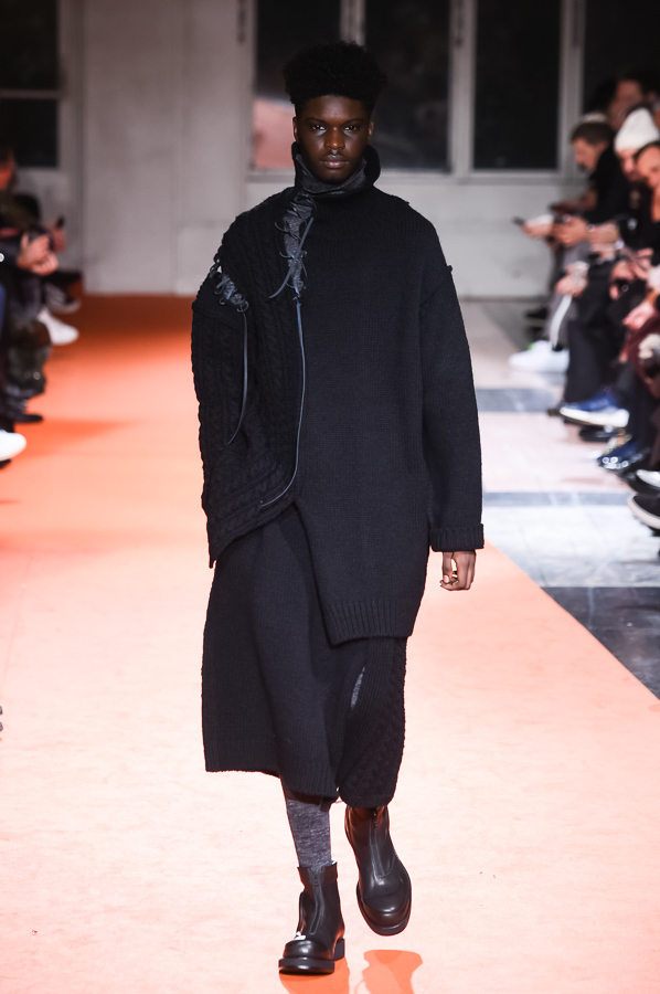 ヨウジヤマモト(Yohji Yamamoto) 2018-19年秋冬メンズコレクション  - 写真44