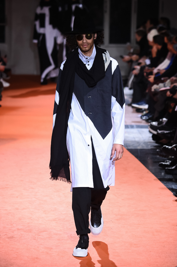 ヨウジヤマモト(Yohji Yamamoto) 2018-19年秋冬メンズコレクション  - 写真36