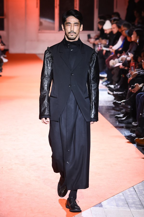 ヨウジヤマモト(Yohji Yamamoto) 2018-19年秋冬メンズコレクション  - 写真15