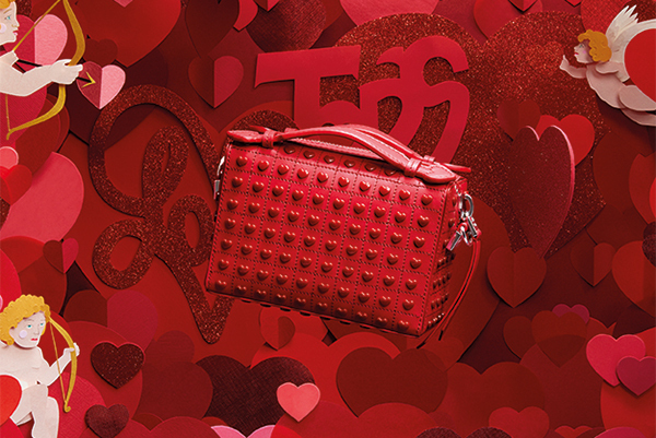 トッズのバレンタイン ハートスタッズが並ぶ真っ赤なバッグや赤とベージュのスリッポン ファッションプレス