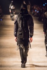 タカヒロミヤシタザソロイスト． 2018年秋冬コレクション - 身体を護る優しき服｜写真4