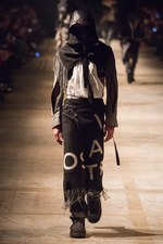 タカヒロミヤシタザソロイスト． 2018年秋冬コレクション - 身体を護る優しき服｜写真5