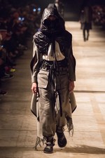 タカヒロミヤシタザソロイスト． 2018年秋冬コレクション - 身体を護る優しき服｜写真7