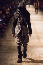 タカヒロミヤシタザソロイスト． 2018年秋冬コレクション - 身体を護る優しき服｜写真8