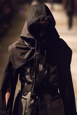 タカヒロミヤシタザソロイスト． 2018年秋冬コレクション - 身体を護る優しき服｜写真9