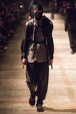 タカヒロミヤシタザソロイスト． 2018年秋冬コレクション - 身体を護る優しき服｜写真10