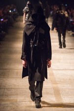 タカヒロミヤシタザソロイスト． 2018年秋冬コレクション - 身体を護る優しき服｜写真14