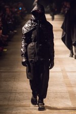 タカヒロミヤシタザソロイスト． 2018年秋冬コレクション - 身体を護る優しき服｜写真16