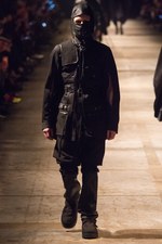 タカヒロミヤシタザソロイスト． 2018年秋冬コレクション - 身体を護る優しき服｜写真18