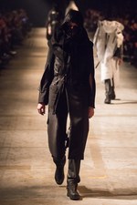 タカヒロミヤシタザソロイスト． 2018年秋冬コレクション - 身体を護る優しき服｜写真21