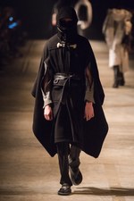 タカヒロミヤシタザソロイスト． 2018年秋冬コレクション - 身体を護る優しき服｜写真22