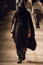 タカヒロミヤシタザソロイスト． 2018年秋冬コレクション - 身体を護る優しき服｜写真23