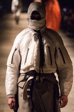 タカヒロミヤシタザソロイスト． 2018年秋冬コレクション - 身体を護る優しき服｜写真28