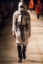 タカヒロミヤシタザソロイスト． 2018年秋冬コレクション - 身体を護る優しき服｜写真29