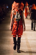 タカヒロミヤシタザソロイスト． 2018年秋冬コレクション - 身体を護る優しき服｜写真33