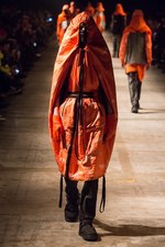 タカヒロミヤシタザソロイスト． 2018年秋冬コレクション - 身体を護る優しき服｜写真35