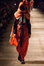 タカヒロミヤシタザソロイスト． 2018年秋冬コレクション - 身体を護る優しき服｜写真40