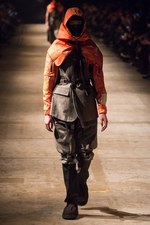 タカヒロミヤシタザソロイスト． 2018年秋冬コレクション - 身体を護る優しき服｜写真45