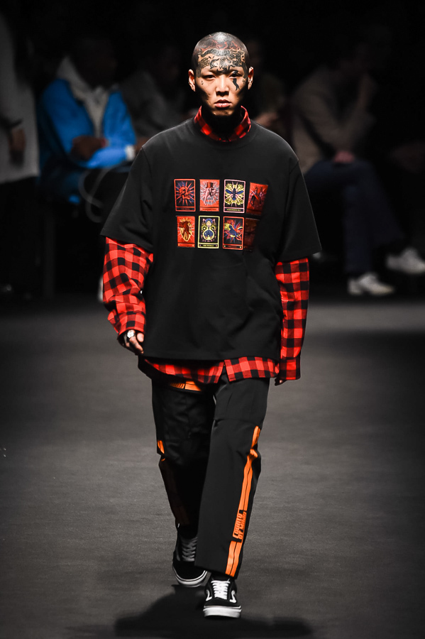 マルセロ・ブロン カウンティ・オブ・ミラン(MARCELO BURLON COUNTY OF MILAN) 2018-19年秋冬ウィメンズ&メンズコレクション シルエット - 写真1