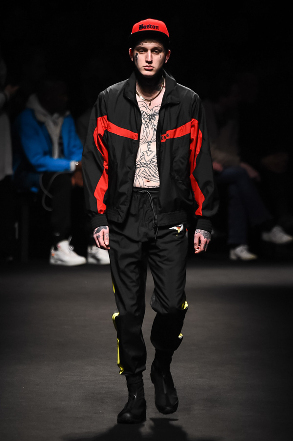 マルセロ・ブロン カウンティ・オブ・ミラン(MARCELO BURLON COUNTY OF MILAN) 2018-19年秋冬ウィメンズ&メンズコレクション シルエット - 写真10