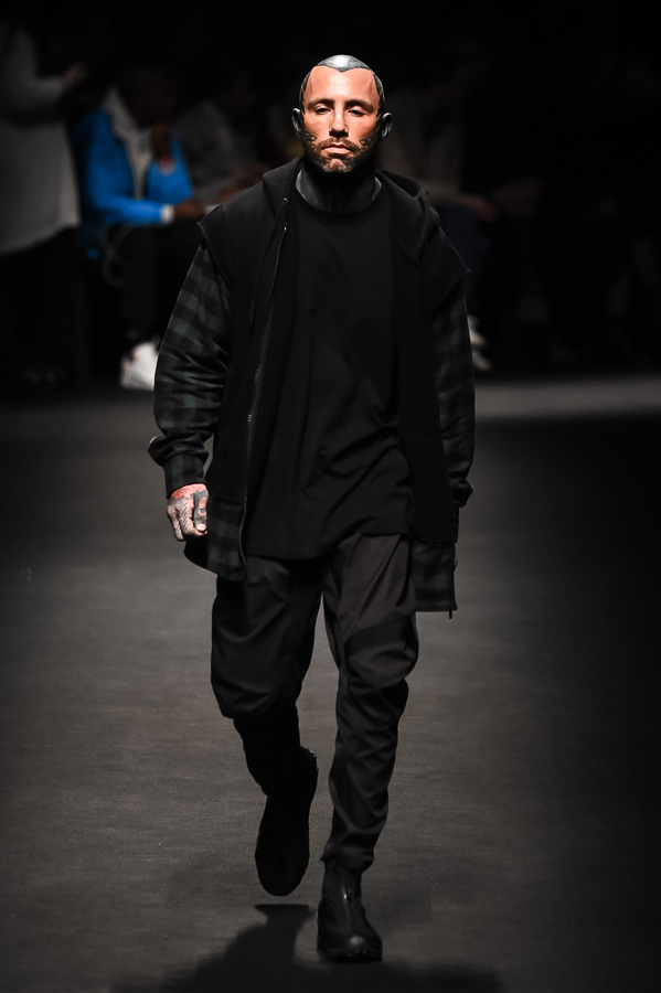 マルセロ・ブロン カウンティ・オブ・ミラン(MARCELO BURLON COUNTY OF MILAN) 2018-19年秋冬ウィメンズ&メンズコレクション  - 写真23