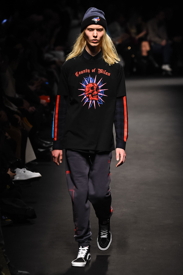 マルセロ・ブロン カウンティ・オブ・ミラン(MARCELO BURLON COUNTY OF MILAN) 2018-19年秋冬ウィメンズ&メンズコレクション シルエット - 写真30