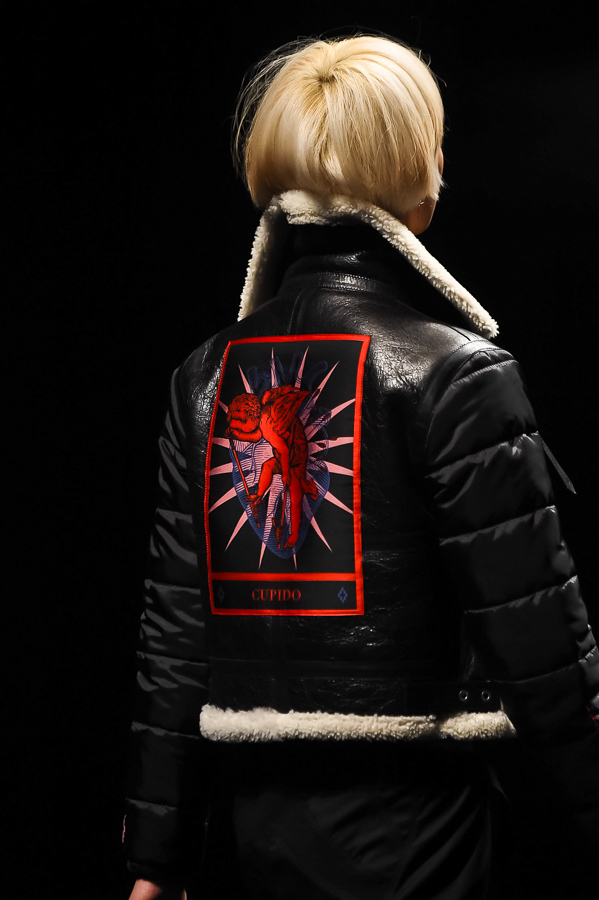 マルセロ・ブロン カウンティ・オブ・ミラン(MARCELO BURLON COUNTY OF MILAN) 2018-19年秋冬ウィメンズ&メンズコレクション ディテール - 写真6