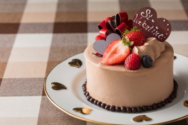 横浜ベイホテル東急のバレンタイン ハートとリボンを飾ったチョコケーキ 地元の素材を使った生チョコ ファッションプレス