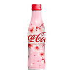 コカ・コーラから桜デザインボトル限定発売、ひらひらと舞い落ちるサクラの花をモチーフに｜写真1