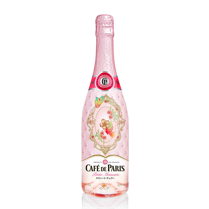 仏スパークリングワイン「カフェ・ド・パリ」日本限定のサクランボ風味、桜＆蝶の華やかなボトル｜写真1