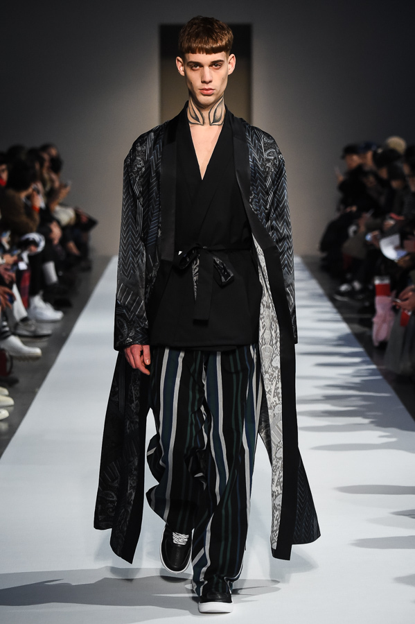 ヨシオクボ 2018-19年秋冬<span>コレクション</span> - 写真36