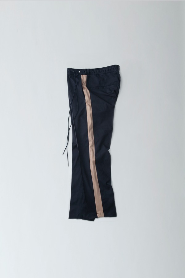 フィット ミハラ ヤスヒロ新作、花柄ストライプのシャツや一輪挿しを刺繍したジャージブルゾン｜写真18