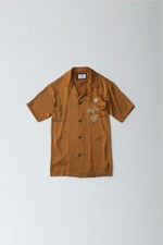 フィット ミハラ ヤスヒロ新作、花柄ストライプのシャツや一輪挿しを刺繍したジャージブルゾン｜写真7