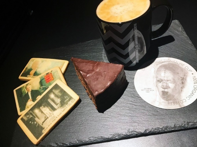 アート・ライフ WITH ダギーズチョコレートケーキセット 1,500円